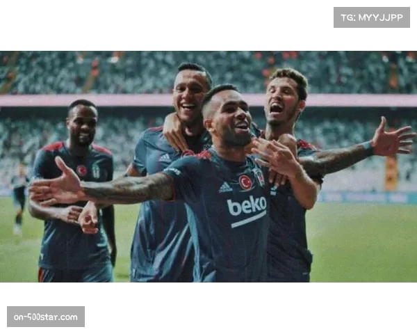 “本菲卡门将特鲁宾破门后狂奔庆祝，创欧冠历史”