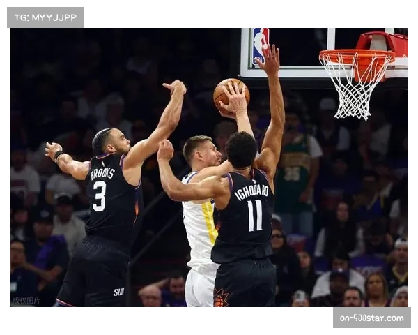 太阳111-96淘汰勇士，杰伦格林36分8三分率队晋级季后赛